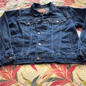 NWOT Levi’s Women’s Trucker Denim jacket